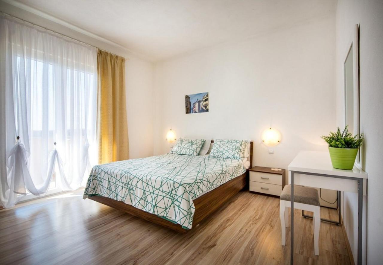 Apartment Draga With Sea View, Terrace & Parking Rovinj Kültér fotó